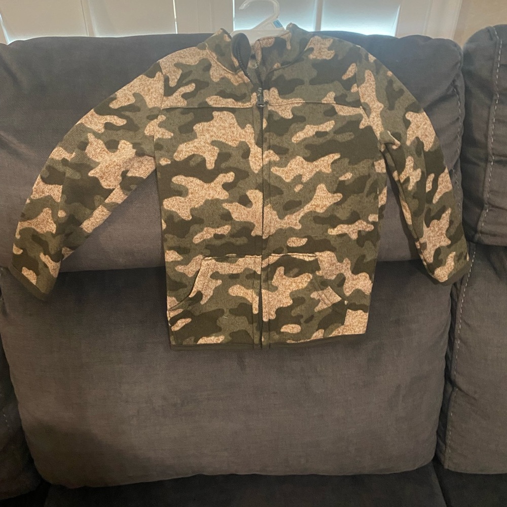Toddler Boy’s camo zip up sweat jacket